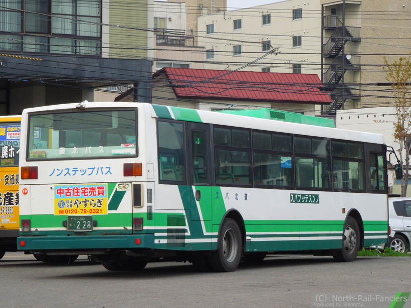 旭川200か228-運転席側(後)