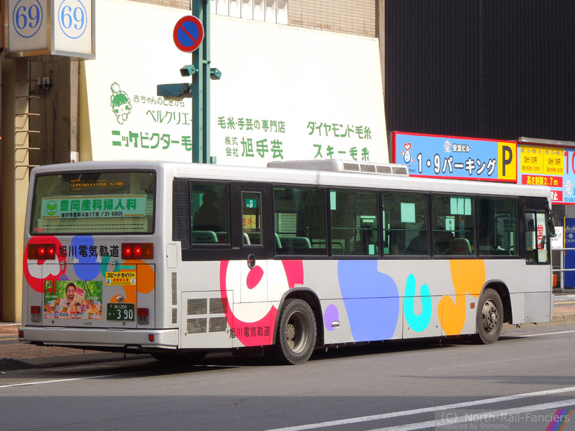 旭川200か390-運転席側(後)