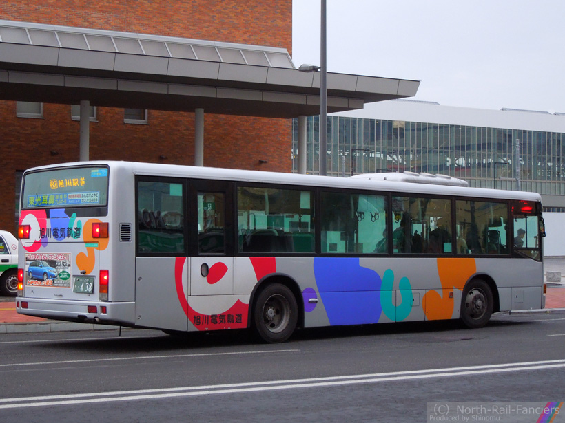 旭川200か438-運転席側(後)