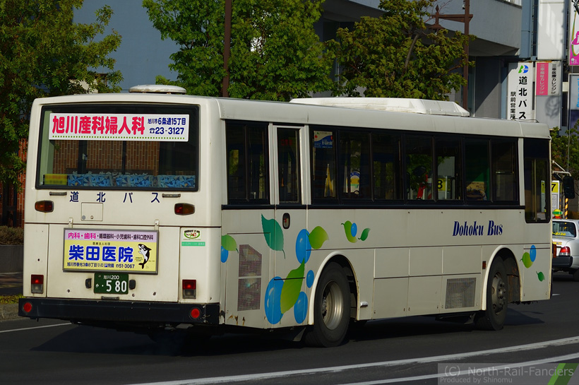 旭川200か580-運転席側(前)