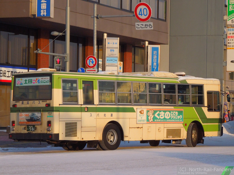 旭川200か584-運転席側(後)