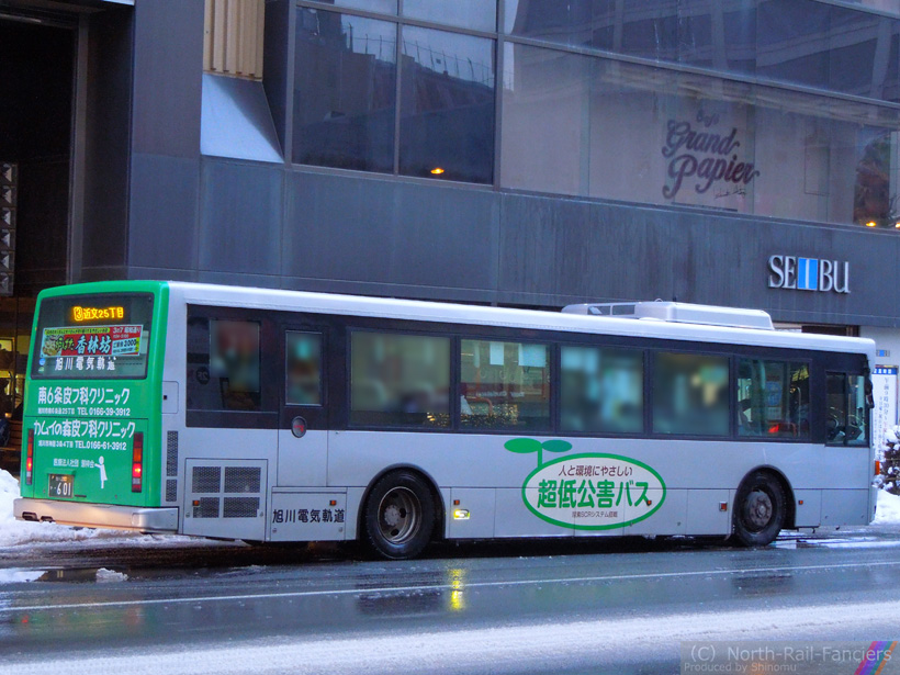 旭川200か601-運転席側(後)