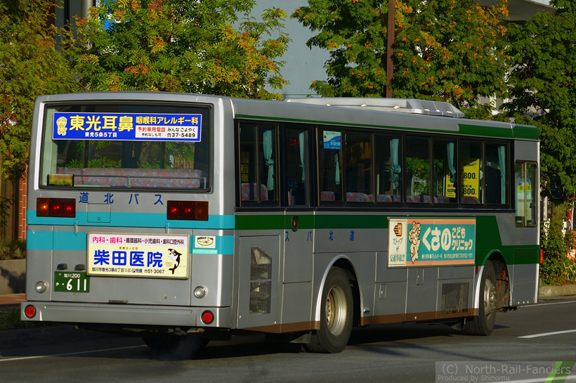 旭川200か611-運転席側(前)