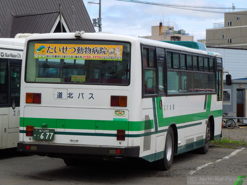 旭川200か677-運転席側(前)