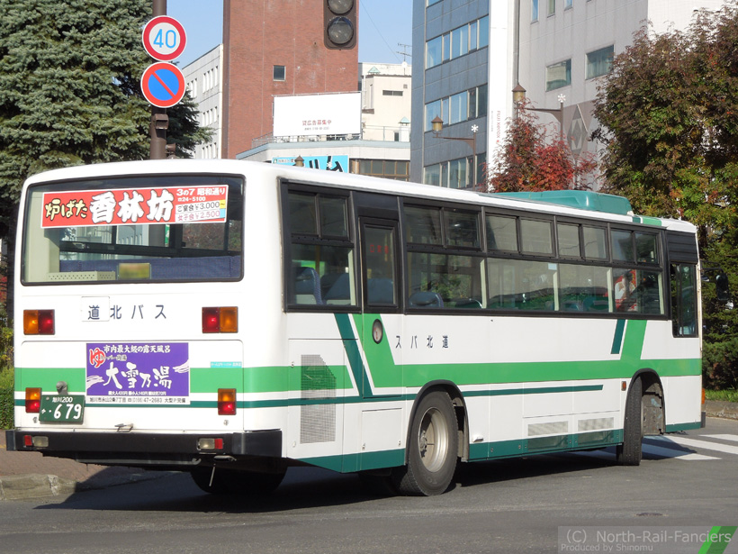 旭川200か679-運転席側(前)