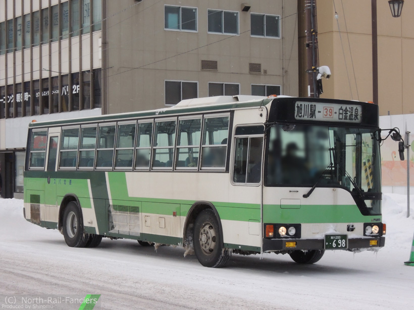 旭川200か698-運転席側(前)