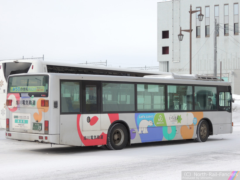 旭川200か79-運転席側(後)