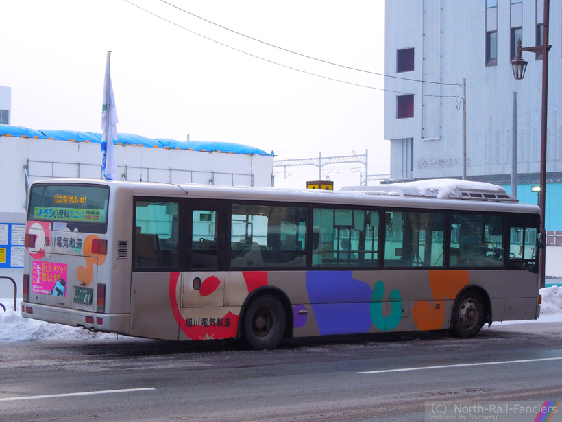 旭川200か81-運転席側(後)