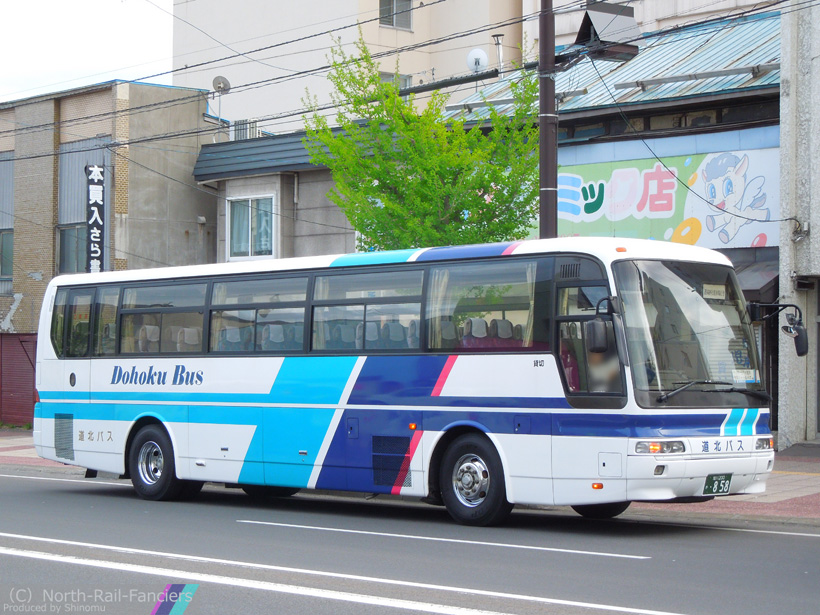 旭川200か858-運転席側(前)