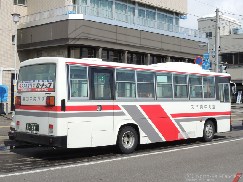 旭川200か869-運転席側(後)