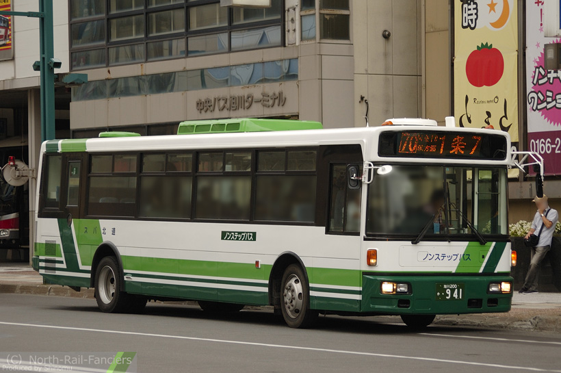 旭川200か941-運転席側(前)