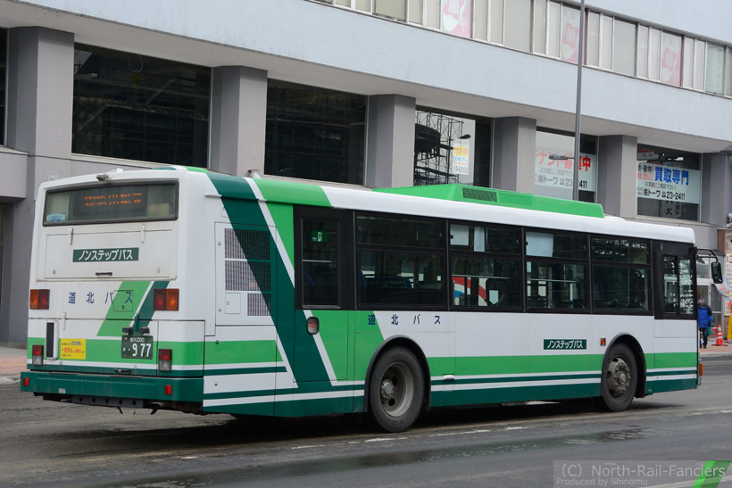 旭川200か977-運転席側(後)