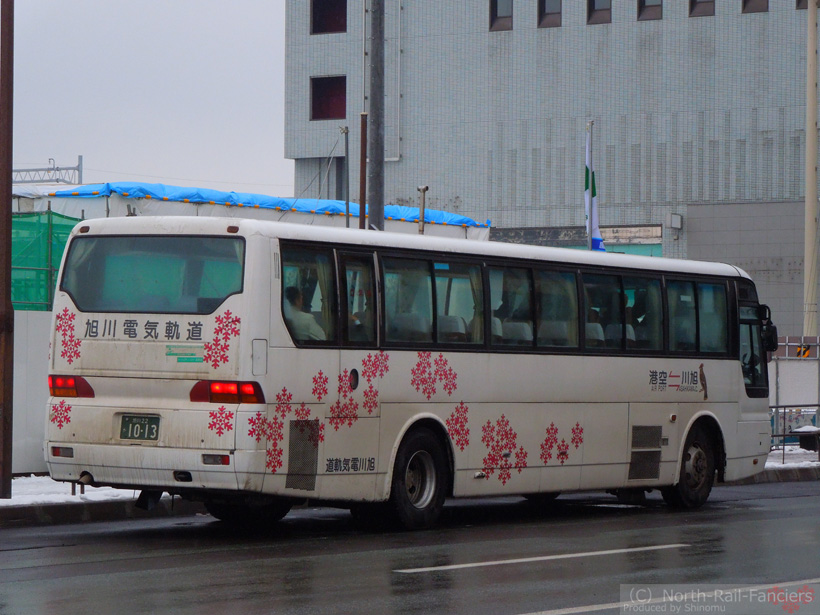 旭川22か1013-運転席側(後)