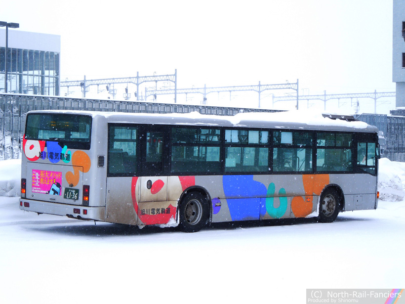 旭川22か1136-運転席側(後)