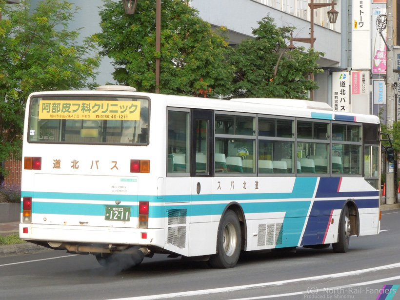 旭川22か1211-運転席側(後)
