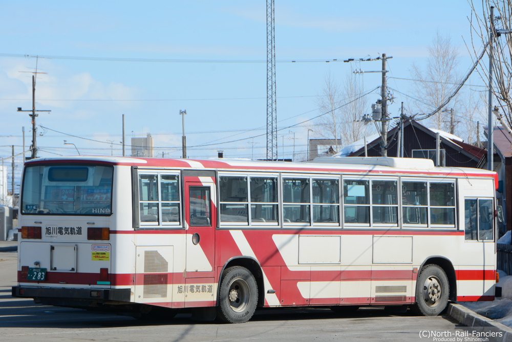 旭川22か283-運転席側(後)