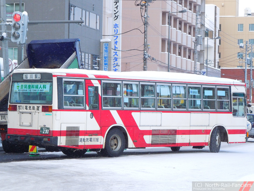 旭川22か293-運転席側(後)
