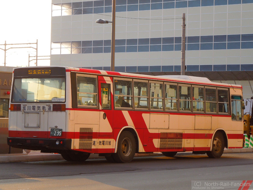 旭川22か295-運転席側(後)