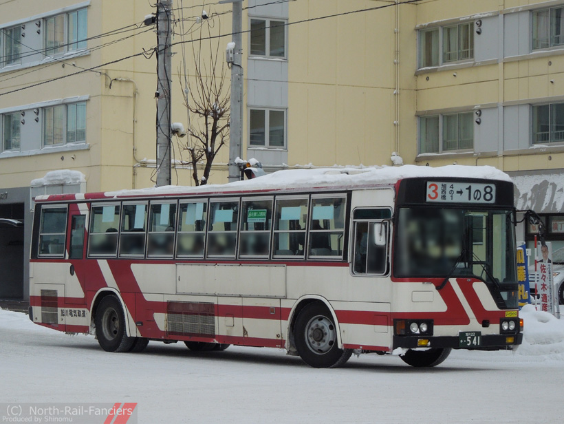 旭川22か541-運転席側(前)