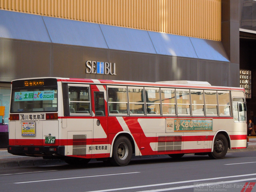 旭川22か767-運転席側(後)