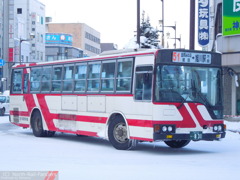 旭川22か831-運転席側(前)