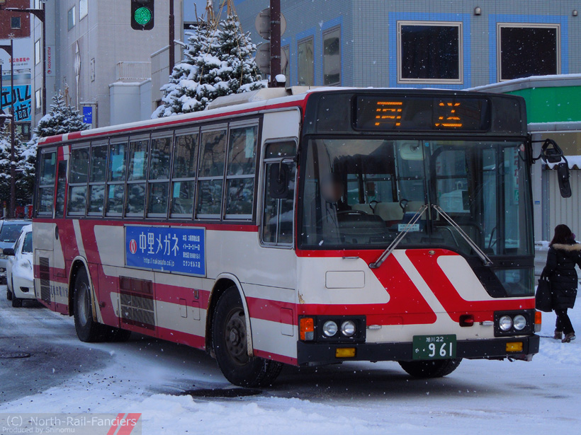旭川22か961-運転席側(前)